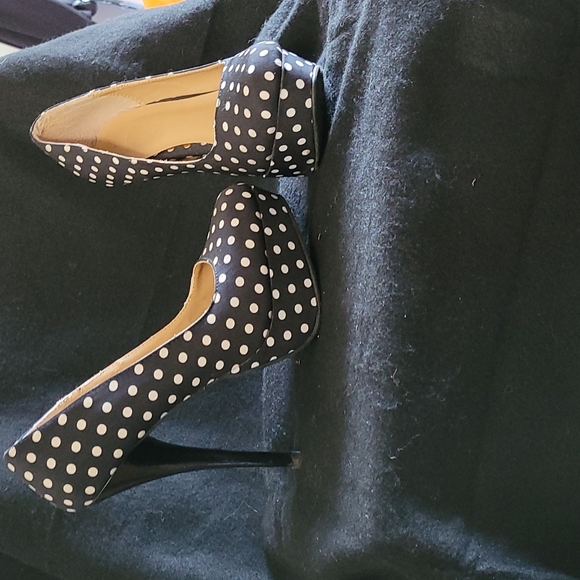 3 for$30 Sz. 7, Polka dotted 5" platformed heels. - Picture 1 of 6